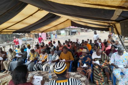 Débat avec les Chefs traditionnels et la population de Abobo Belleville concernant les projets d’infrastructures.